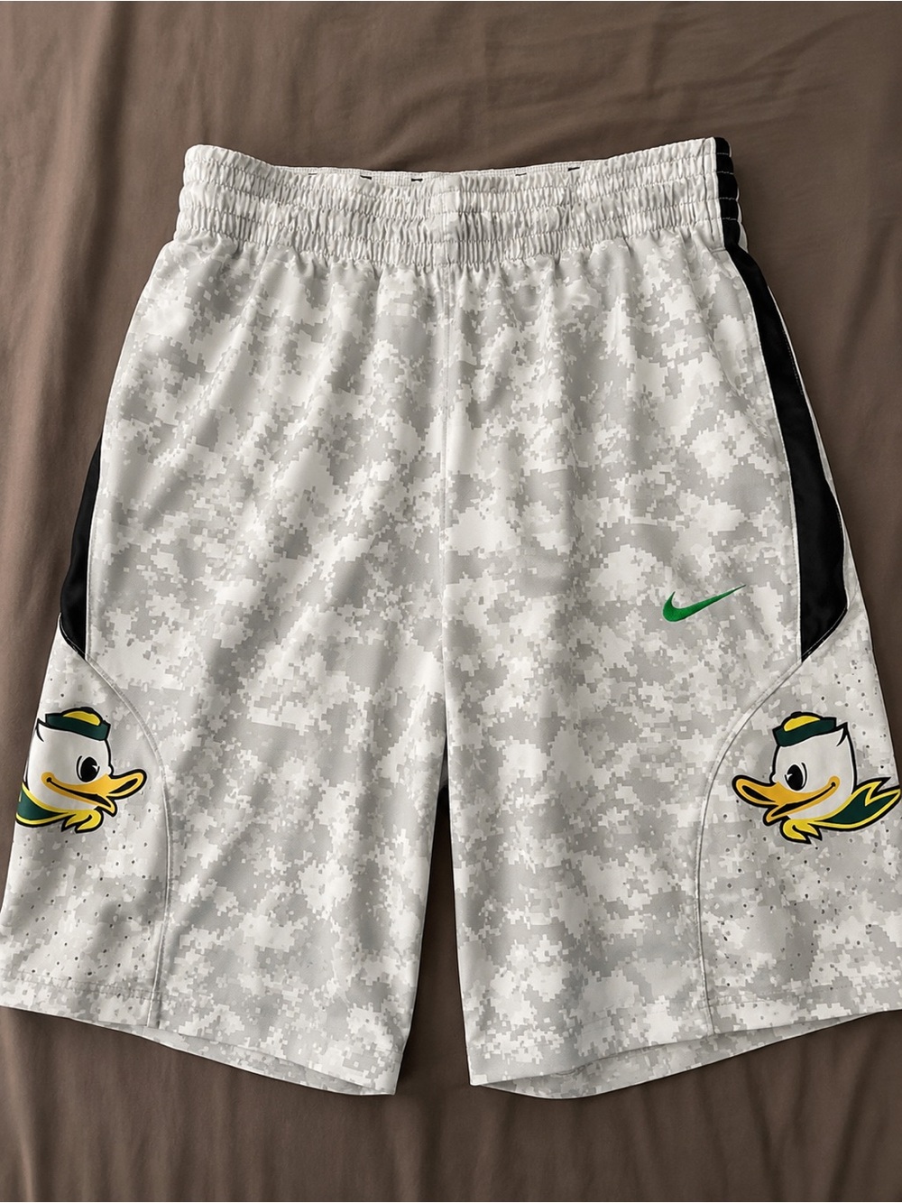 Rare 2013 Nike Oregon Ducks Digital Camo Dri-FIT Basketball Shorts L 💛💚
